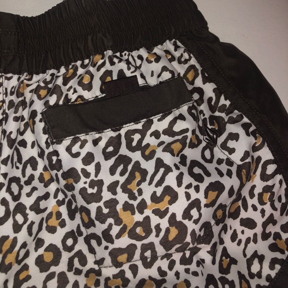 LEOPARD PRINT SHORTS - Picture 3 of 5